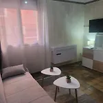 Proche De La דירה קאלבי